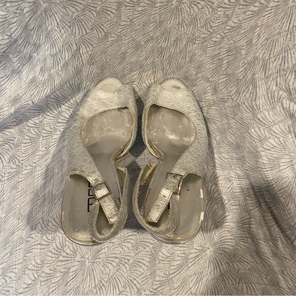 Moda Spana Shimmering Silver Heels